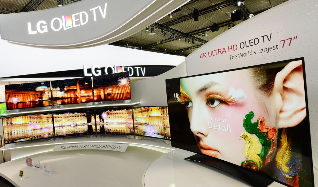 圧倒的高精細がリビングへ。LG、世界最大77インチ有機ELテレビ「ULTRA HD CURVED OLED TV」披露 - エルミタージュ秋葉原