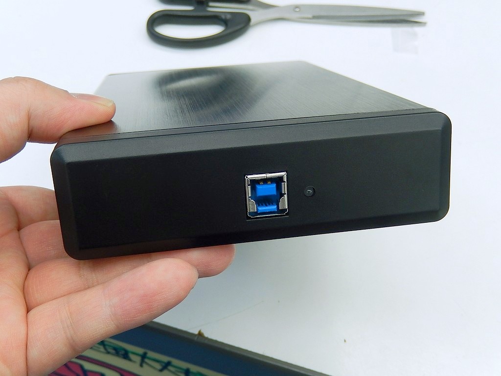 3.5インチHDDをポータブル化？USBバスパワーで駆動させるHDDケースが今日から発売 - エルミタージュ秋葉原