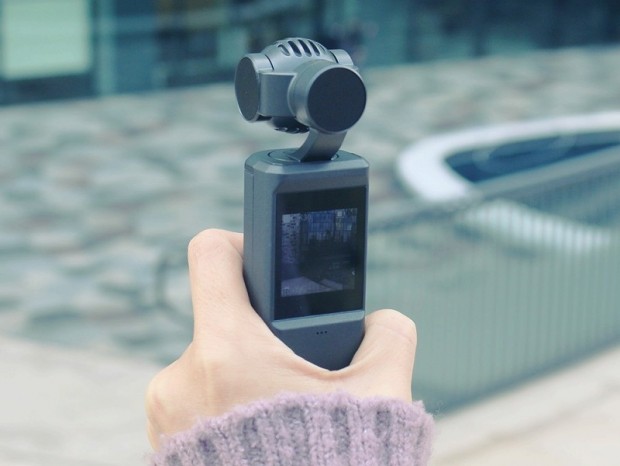 滑らか4K動画が撮影できる、3軸ジンバル内蔵のハンドヘルドカメラ「POMi」発売 - エルミタージュ秋葉原