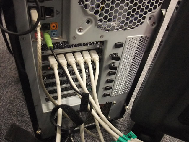 ���{AMD
