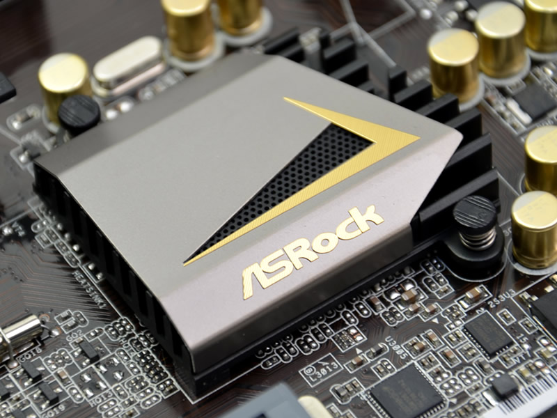 エルミタ的速攻撮って出しレビュー Vol 131 Asrock Z77チップ搭載のメインストリーム Z77 Extreme4 速攻チェック