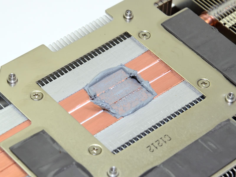 コア部分はヒートパイプダイレクトタッチ方式を採用し、熱源を素早くヒートシンクへ移動することができる