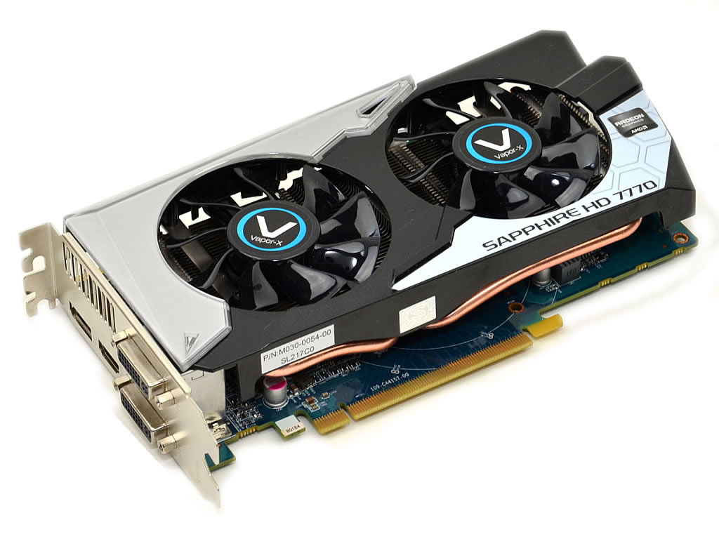 パッケージと共通の“冷えそうな”デザインのクーラーカバーを採用する。外形寸法はW110×D225×H43mmで、一般的なミドルレンジのグラフィックスカードといったところ