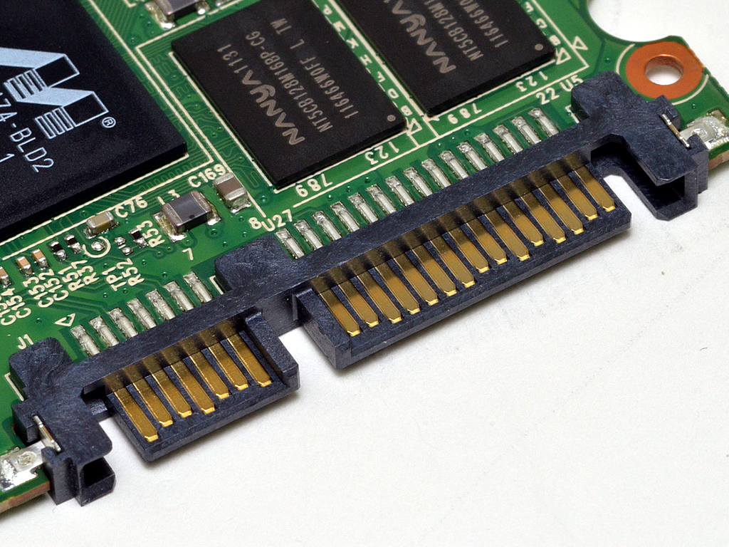 対応インターフェイスはSATA3.0（6Gbps）