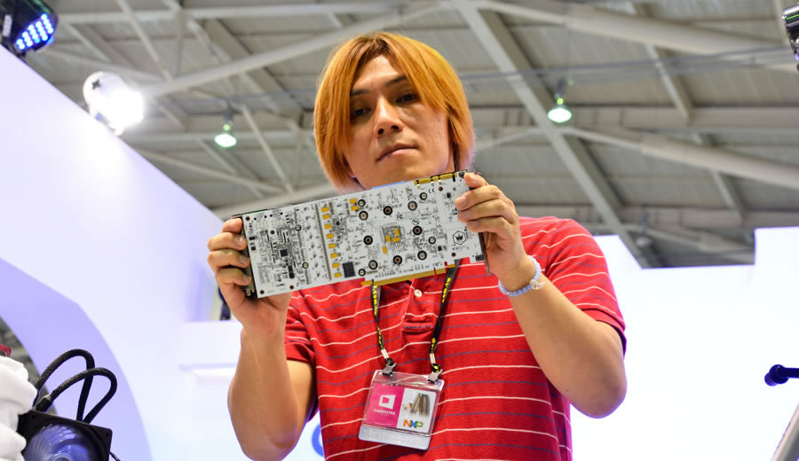 「COMPUTEX TAIPEI 2012」にも登場。著名なオーバークロッカー「duck」氏も検証に参加した、究極のOCツールGALAXY「OC PANEL」