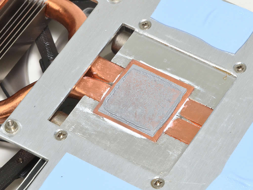GPUコア接触部には銅板が埋め込まれ、受熱能力が高められている