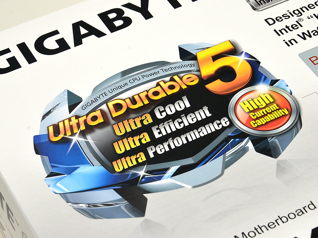 GIGABYTEの新品質規格「Ultra Durable 5」に準拠する「GA-Z77X-UP5 TH」。「IR3550 PowIRstage」採用で電源周りの発熱が大幅に低減している