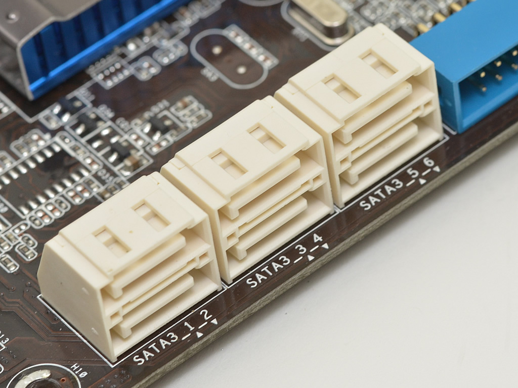 サウスブリッジSB950は6ポートのSATA3.0（6Gbps）をサポート。ストレージについてはIntelプラットフォームより優れている