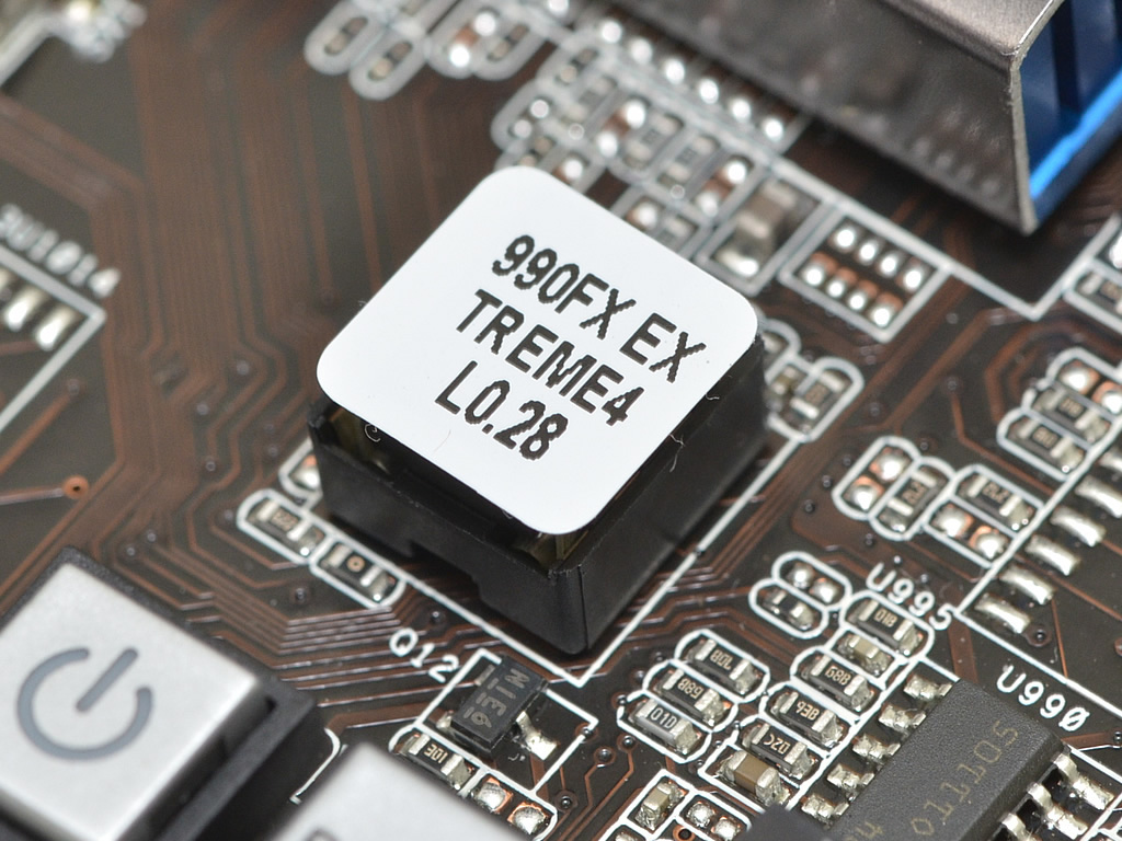 UEFI ROM。チップ容量は32Mbit