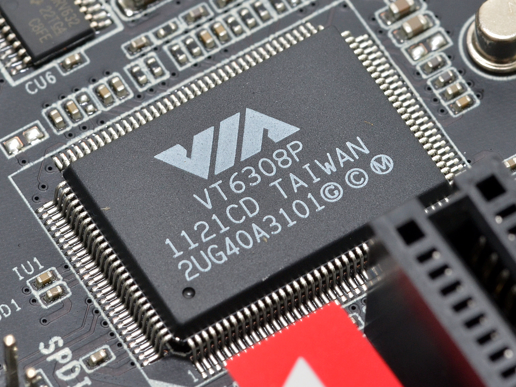IEEE1394コントローラチップVIA「VT6308P」