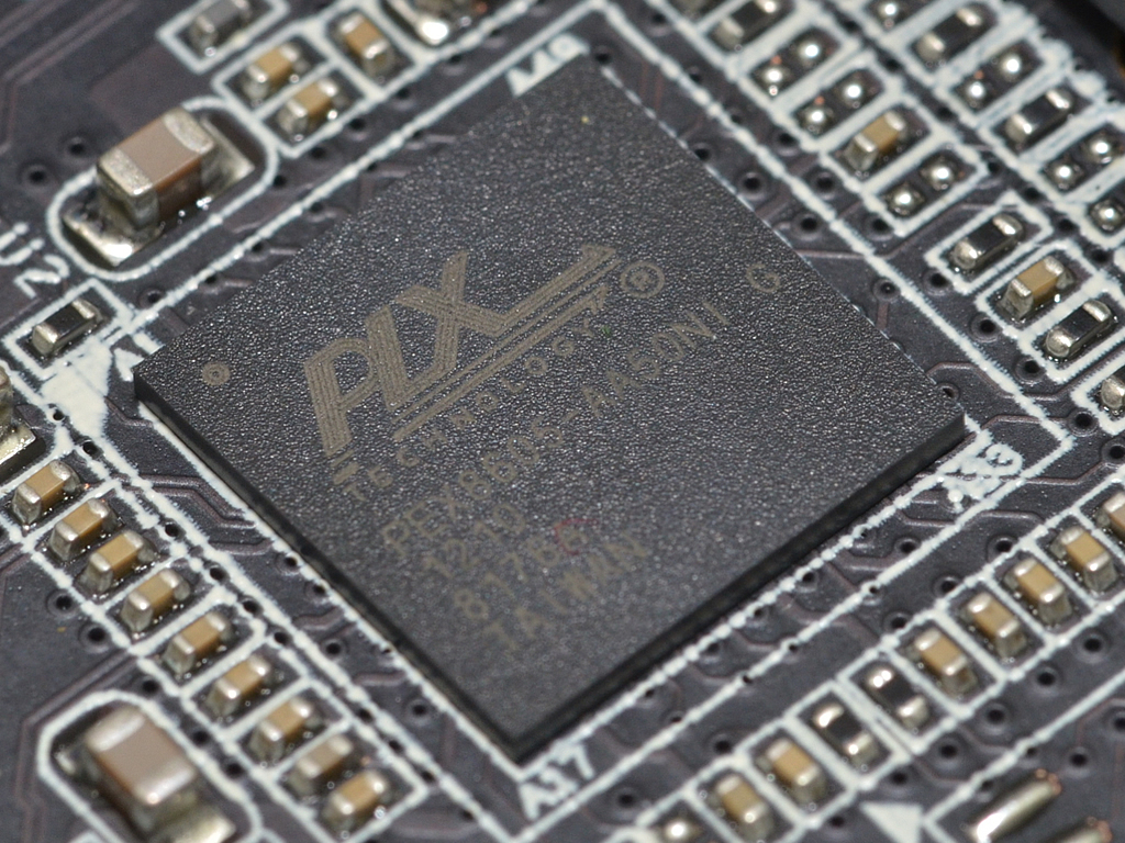 PCI-ExpressレーンスイッチチップPLX「PEX8605」