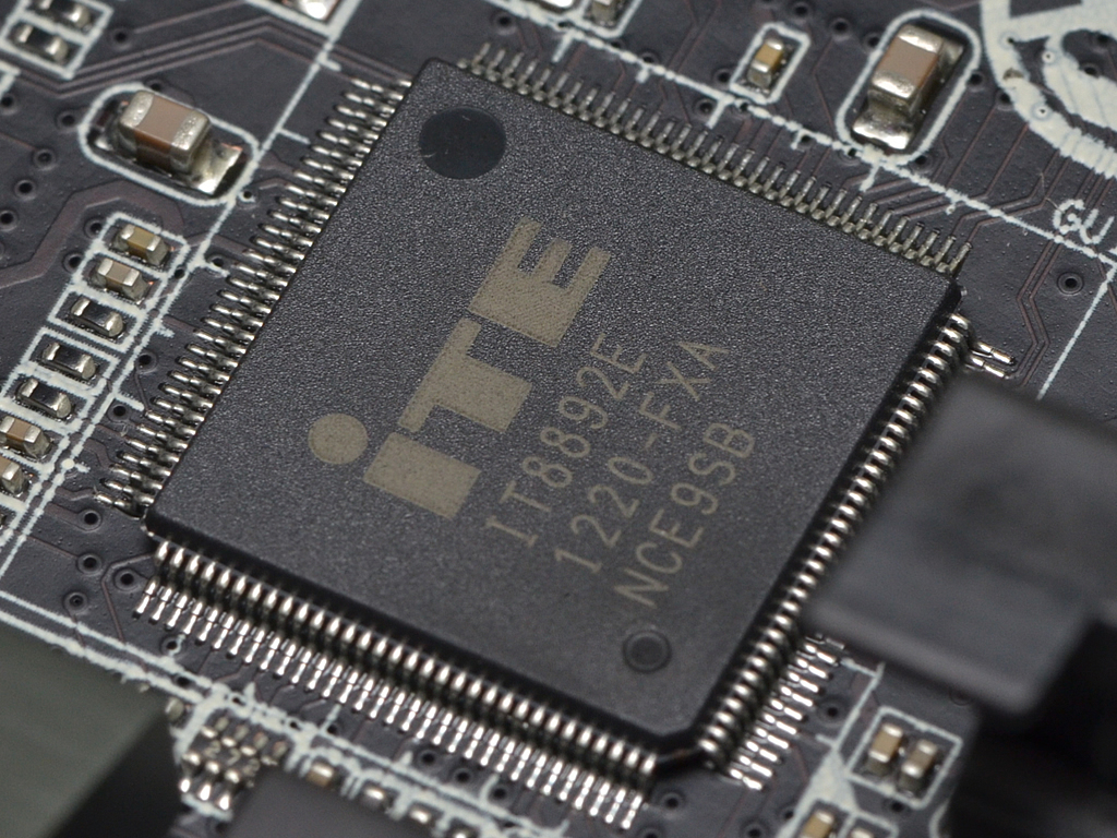 PCI-Express-PCIブリッジチップITE「IT8892E」