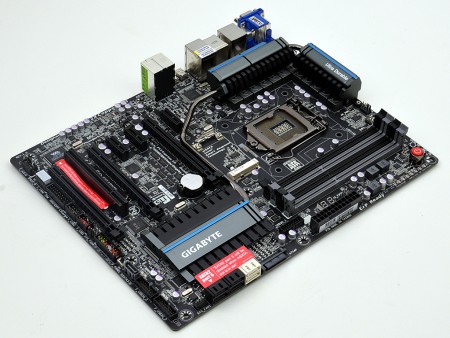「Ultra Durable 5」準拠した上位モデル「GA-Z77X-UP5 TH」