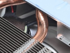 各ヒートシンク部は、φ8mmの極太ヒートパイプ2本で接続されており、スムーズな熱移動を実現している