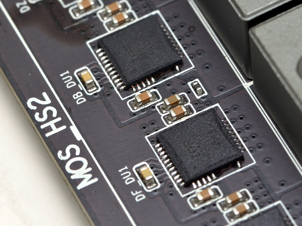 こちらがIR製「IR3550 PowIRstage」。1フェーズあたり60A、8フェーズ合計で480Aの高出力を実現する
