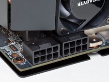 リファレンスとは異なり、PCI-Express補助電源は8pin×2構成に増強されている