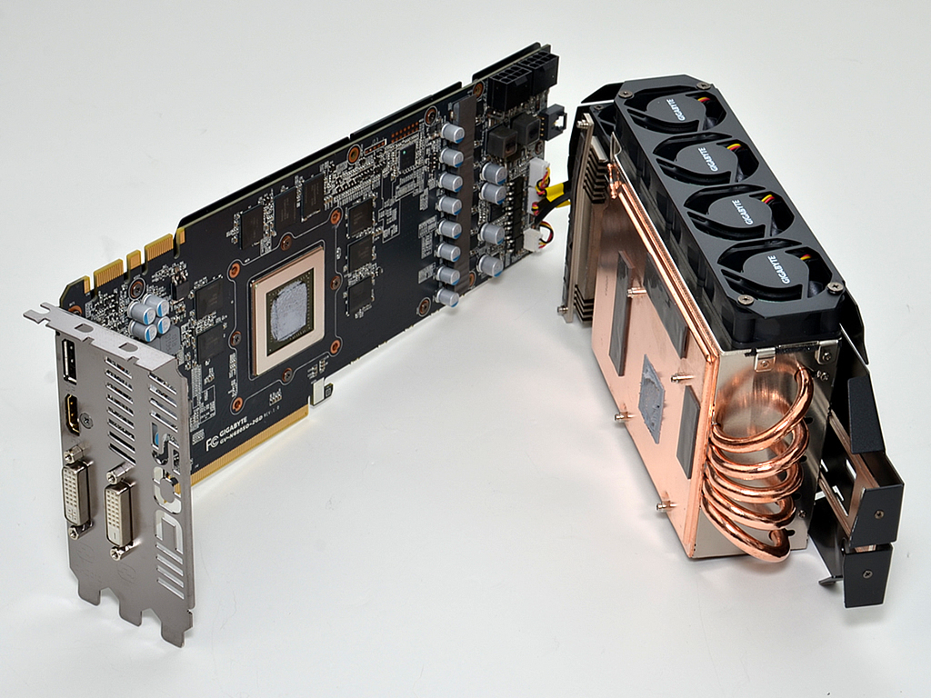 巨人の出撃。GIGABYTEの最終兵器 「GV-N680SO-2GD」の圧倒的な存在感に