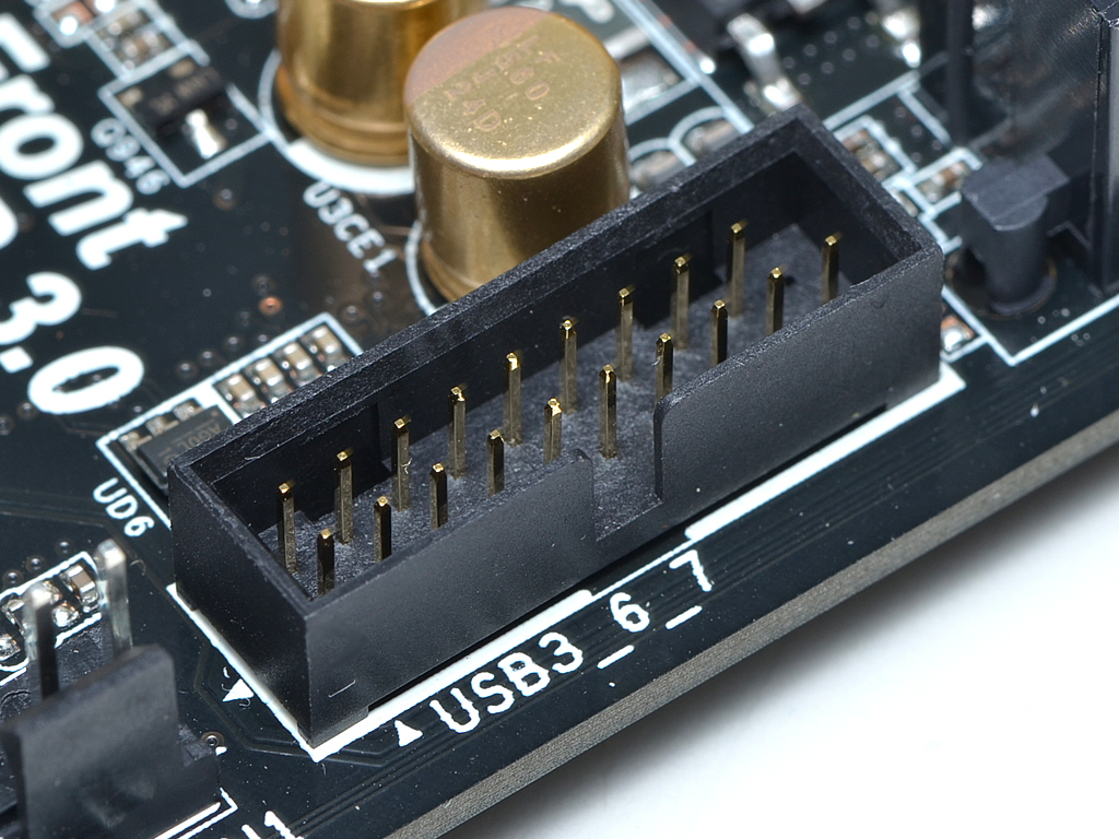 USB3.0ピンヘッダは、ATX 24pinコネクタ横に配置