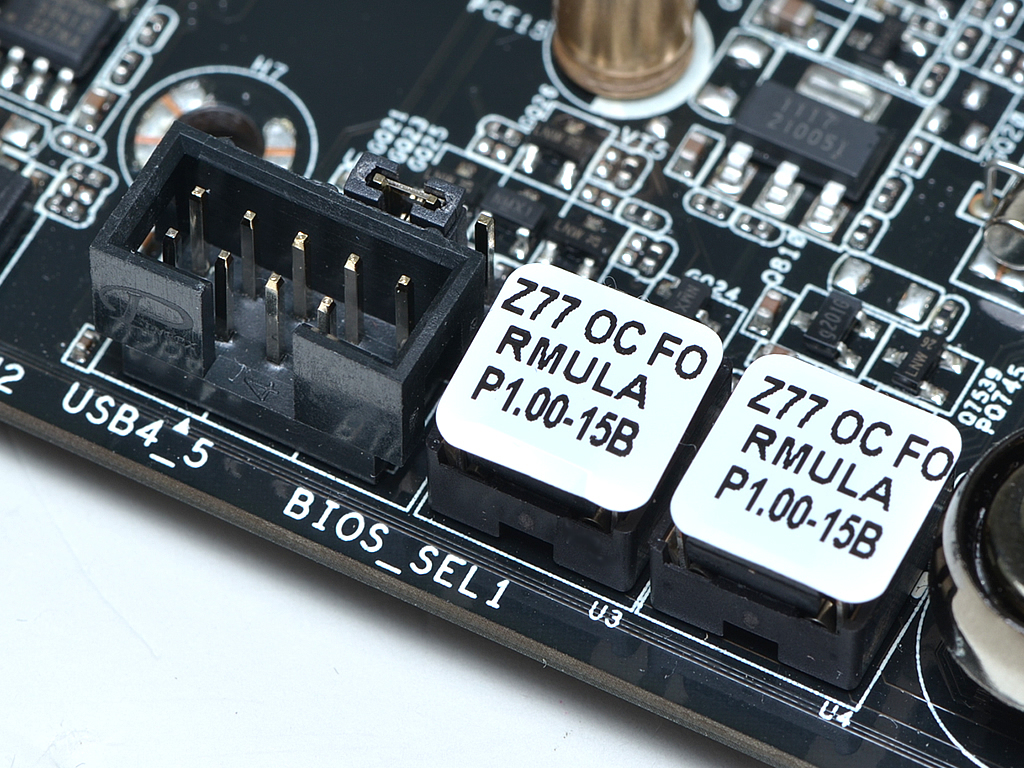 2基のBIOS ROMはジャンパーピンでどちらを使用するか選択できる