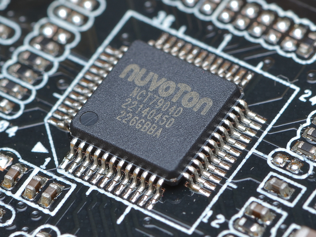 Nuvoton製ハードウェアモニターチップ「NCT7904D」