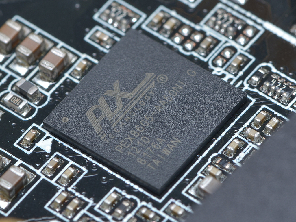 PLX Technology製PCI-Expressハブ「PEX 8605」