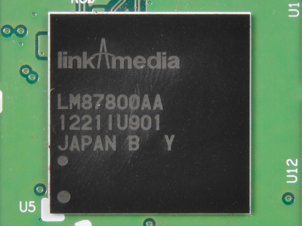 LAMD製SATA3.0（6Gbps）コントローラ「LM87800」。なお基板のシルク印刷は「LM87800AA」