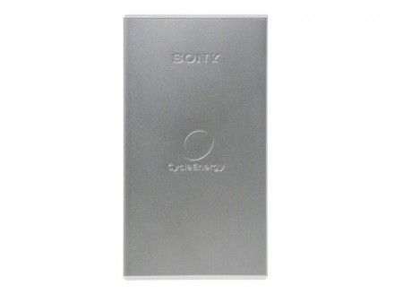 ソニー、フラット形状の極薄モバイルバッテリー3モデルを11月から販売開始