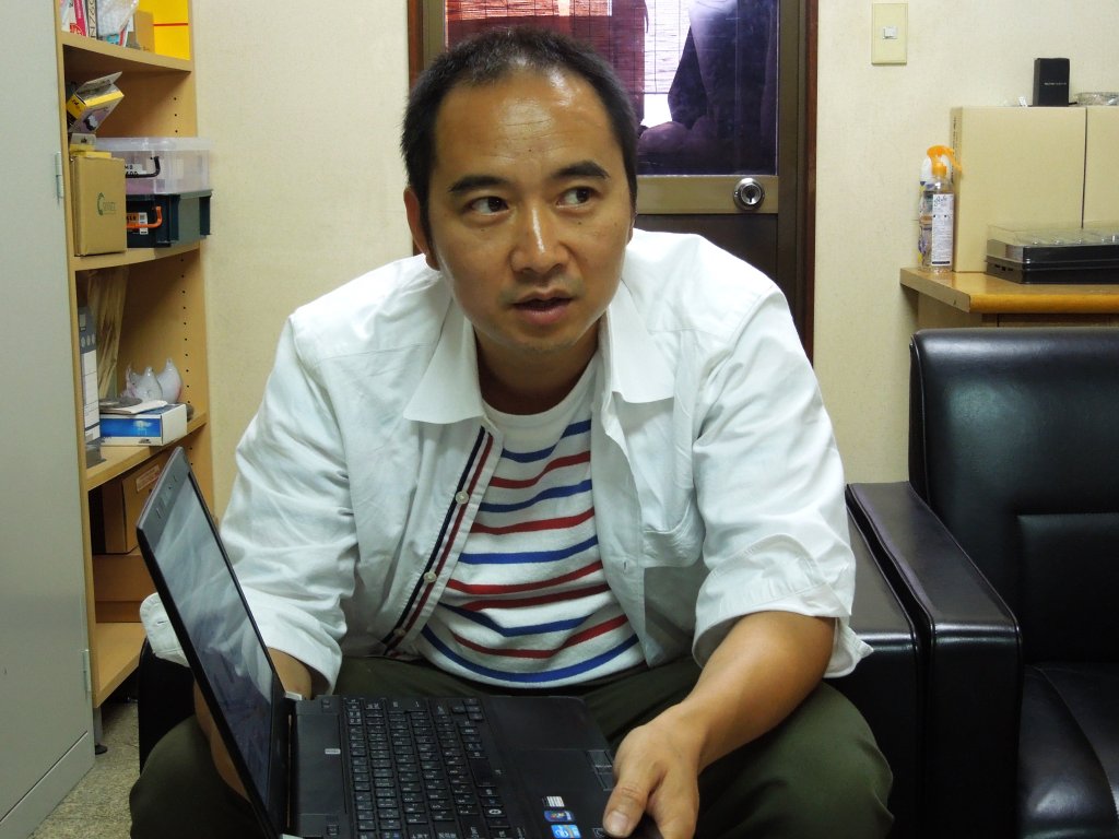 先日、某大手代理店から転職してきたばかりのプロダクトマネージャー山田 正太郎氏。自作PC業界はもちろん自身もプレイするというPCゲーム分野への造詣も深い