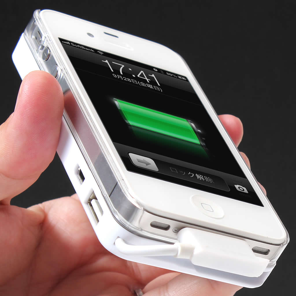 ドックコネクタ収納式のiPhone 4/4S用2,200mAhバッテリー内蔵カバーがサンコーから