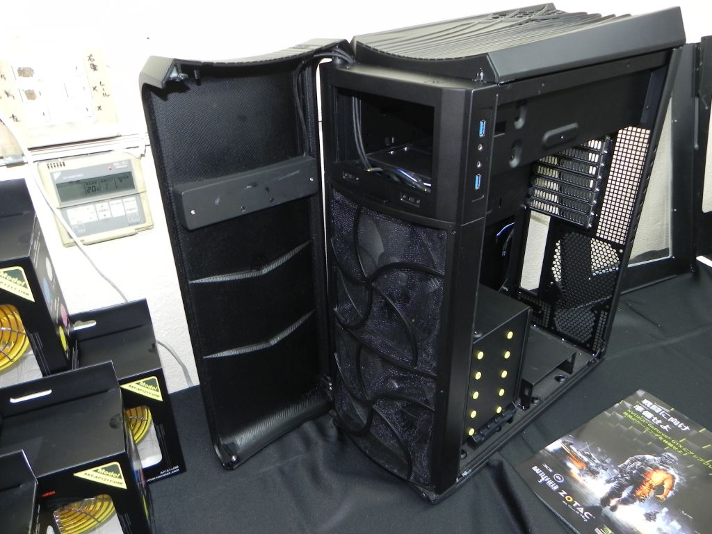 AP181×2基のフロント吸気ファン前面には、新型フィルターを装備。これについてはあまり詳細が語られなかったが、後日インタビューで詳しく聞いているので乞うご期待