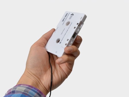サンコー、カセットデッキをMP3プレイヤーに変換させる「MP3内蔵カセットアダプター2」発売開始