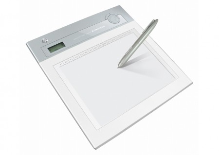 1,024段階の筆圧感知機能を実装したワイヤレスペンタブレット、グリーンハウス「GH-PTB10W」