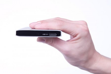 ThunderboltとUSB3.0デュアルI/FのポータブルHDD、フリーコム「Mobil  e Drive Mg U3 ＆ Thunderbolt」