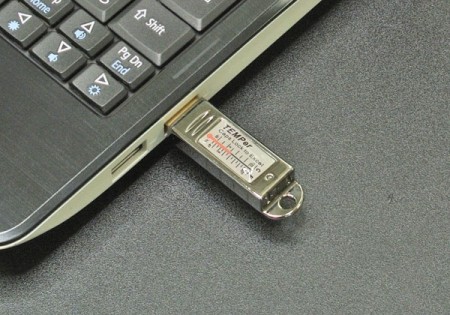 室内の温度管理はこれでバッチリ。上海問屋、USB接続式温度計「DNSB-35137」発売