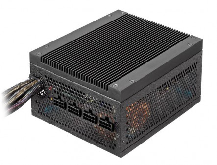 巨大ヒートシンク装備で騒音ゼロ。80PLUS PLATINAM認証ファンレス電源「GPS-500C」がChieftecから