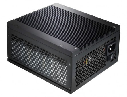 巨大ヒートシンク装備で騒音ゼロ。80PLUS PLATINAM認証ファンレス電源「GPS-500C」がChieftecから
