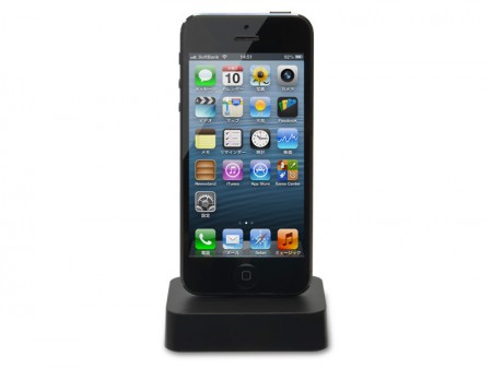 JTT、3種類のケーブルが使えるiPhone 5用充電スタンド発売