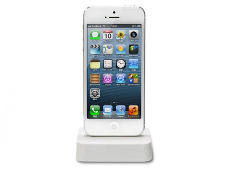 JTT、3種類のケーブルが使えるiPhone 5用充電スタンド発売