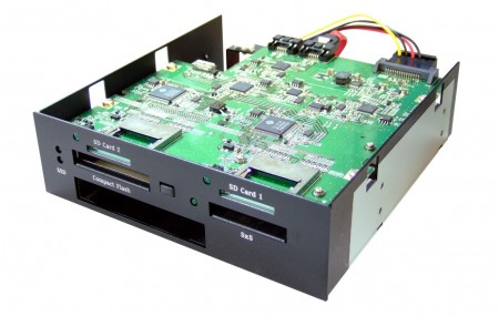 ラトック、SxSカードや3D用SDカードスロットを内蔵したプロユース向けカードリーダー/ライター2機種