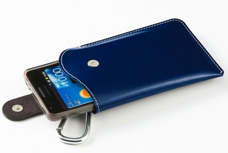 カバーをしたまま収納できる本革製マルチスマートフォンケース、サンワサプライPDA-SPC8」シリーズ