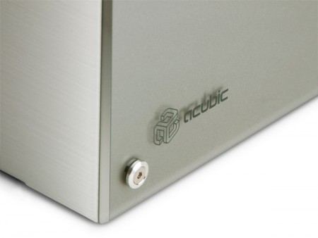 アビー、ATX電源を搭載できる最小クラスのMini-ITXキューブケース復刻。「acubic C10R」99台限定で発売