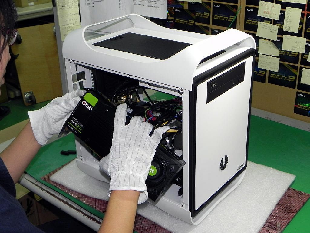 大量生産とは無縁。STAFFが1台1台を丁寧に組み上げるサイコムは、“ファクトリー型BTOメーカー”といえる