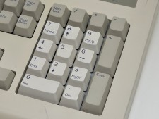 良いメカキーは音も楽しむ。“BigFoot”DELL「MODEL 101」で堪能