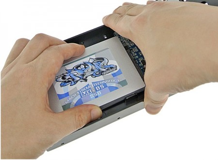 2.5インチSATA HDD/SSDを3.5インチ化できる変換ケース、上海問屋より発売