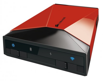 バッテリー内蔵の無線LAN対応ポータブルHDD、CORSAIR「Voyager Air」