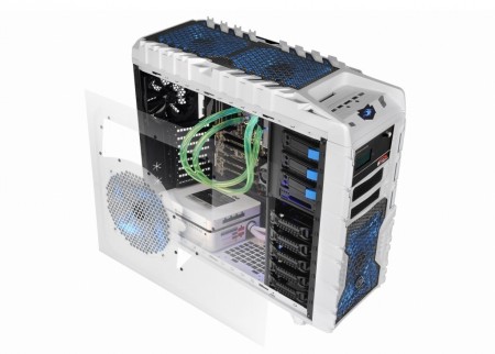 Thermaltake、5.25インチベイに収納できる新型水冷キット「Bigwater 760 Plus」リリース