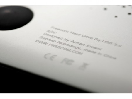 フリーコム、デザイナーコラボの“スクエア型”外付けHDD「Hard Drive Sq」に4TBモデル追加