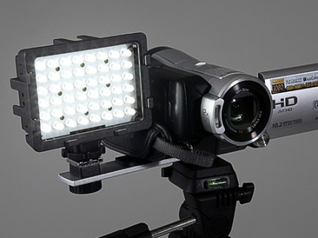 三脚穴に固定できるカメラ向けLEDライト2機種、サンワダイレクトより発売