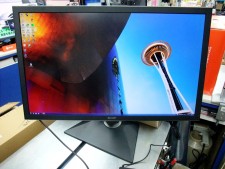 IGZO技術採用の4K2Kディスプレイ、シャープ「PN-K321」の展示デモ