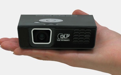 重量約280gの手のひらサイズプロジェクター、オンキヨー「PP-D1」シリーズ